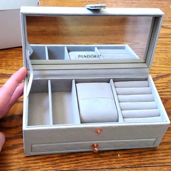 Pandora Other - NIB Pandora quilted jewelry box